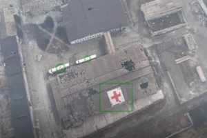 Попри характерний знак на даху: у Маріуполі росіяни цинічно ударили по будівлі Міжнародного комітету Червоного Хреста