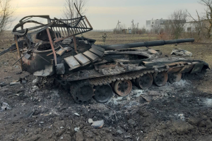 У рашистського танка після зустрічі зі 128-ю бригадою від надлишку почуттів знесло башту – фото
