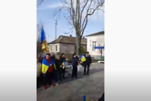 "Херсонская область – это Украина": жители Голой Пристани вышли на митинг и требуют у оккупантов выпустить городского голову