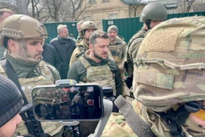 Зеленский прибыл в освобожденную Бучу и пообщался с местными жителями