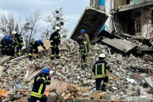 У Бородянці рятувальники почали розбирати завали, очікують страшних знахідок – фото з поруйнованого міста