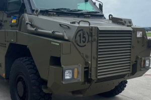 Австралія передала Україні 20 бронетранспортерів "Бушмастер"