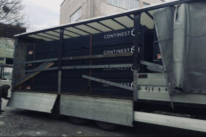 В Бородянку привезли 18 специальных модульных домов из США