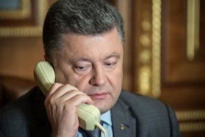 Порошенко провів розмову із Коморовським