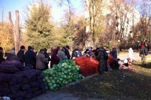 Фейкові вибори в "ДНР": мішок картоплі за гривню та спостерігачі-неофашисти