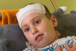 Після таких травм люди не виживають, а вона вижила: лікарі дістали уламок снаряда з голови Софійки – сюжет