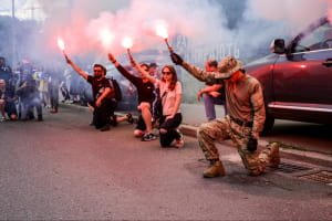 Сотні людей зібрались на Протасовому Яру, щоб зустріти тіло, загиблого під Ізюмом Романа Ратушного