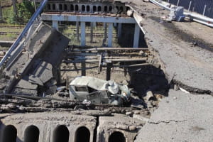 Орки нищать із вертольотів дороги та мости, що ведуть до Лисичанська – Гайдай