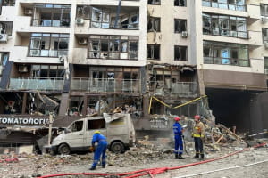 рашисти вдарили ракетами по Києву: під завалами люди, є загиблий (оновлено)