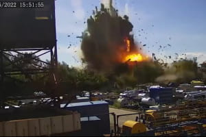 "Имеем все доказательства российского терроризма": Зеленский показал новое видео попадания ракеты по ТРЦ в Кременчуге