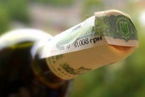 До кінця 2015 року акцизи на тютюн та алкоголь не підвищуватимуть
