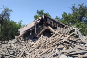 росіяни завдали ракетного удару по Торецьку, люди досі під завалами