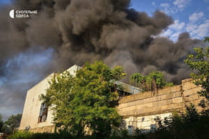 орки вдарили по Одесі: існує загроза займання небезпечних речовин