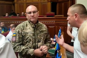 Із засідання ВР вигнали палкого поціновувача політики лукашенка, який вдягнув однострій ЗСУ – відео