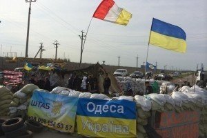 Волонтери допомагають бійцям укріплювати блокпости на межі з Придністров’ям