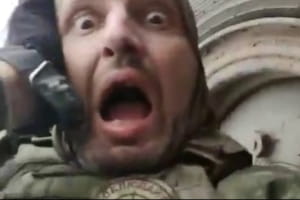 "Хоть би нє прілєтєло": ЗСУ розбомбили рашистів, коли ті на понтоні намагалися форсувати Дніпро – епічне відео 