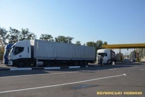 5 вантажівок із гуманітаркою з Європи потрапили у ДТП на Волині