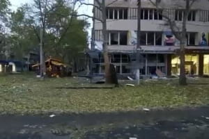 Николаев дважды за ночь подвергся мощным обстрелам – в центр города прилетела ракета типа "Смерч" – видео