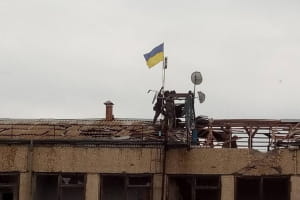 Украинские защитники подняли сине-желтое знамя над Миролюбовкой
