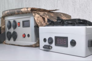 Хватает на 56 телефонов: в Ровенской области предприниматели изготавливают для военных зарядные устройства