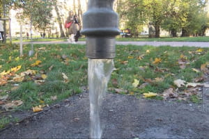 Джерельна і без хлору: у Львові встановлюють водяні колонки – сюжет