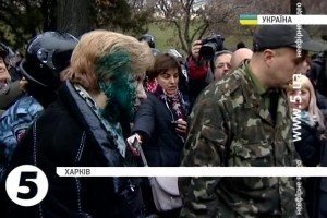 У Харкові головну комуністку облили зеленкою