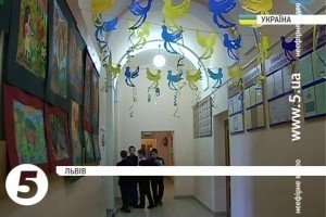 Львівські школярі виготовили подарунки для бійців на Сході
