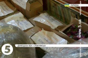 Волонтери передали інтернату Слов'янська теплі речі і солодощі