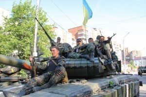 Миколаївські волонтери допомагають ремонтувати танки