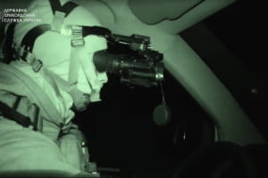 Літають міни й авіація: прикордонники показали, що відбувається на позиціях уночі