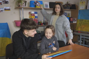 Батьки військові, а діти стали волонтерами: як троє братів та сестер допомагають ЗСУ