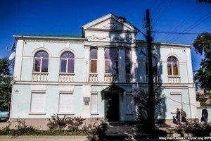 З будівлі Меджлісу зняли український прапор