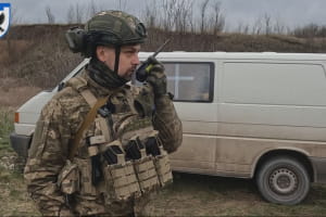 Військові показали, як налагоджують зв'язок на фронті