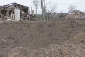 Величезні вирви від рашистських авіабомб: Оріхів на Запоріжжі окупанти просто рівняють із землею – сюжет