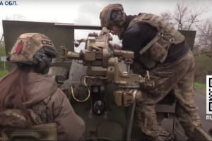 Руки, молоток і 5 хв: як стареньке озброєння проривається крізь донецькі болота і вражає ворожі цілі – спецрепортаж
