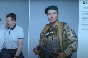 Від щирих обіймів до міцно затиснутої зброї у руках: до Дня матері прикордонники презентували фотопроєкт