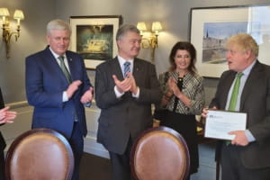 Порошенко під час робочої поїздки в Лондон привітав Бориса Джонсона з Днем народження