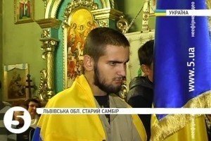 Додому повернувся айдарівець, якому терористи відтяли руку за патріотичне татуювання