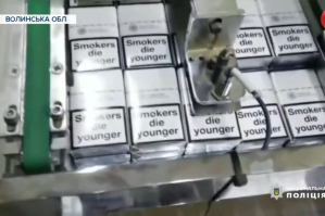 Знекровлює українську економіку: підпільна торгівля сигаретами розрослася до небувалих масштабів
