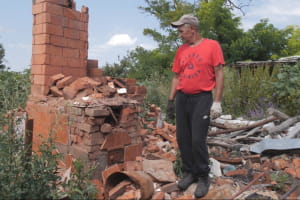 Жизнь на руинах: в село-призрак на границе Харьковской и Донецкой областей возвращаются люди после деоккупации – сюжет