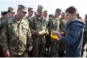 Марина Порошенко привезла гуманітарну допомогу в зону АТО