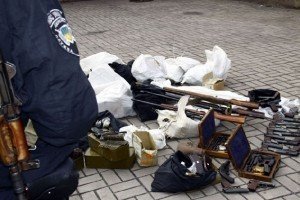 МВС заявляє про вилучення у терористів понад 600 одиниць бойової зброї