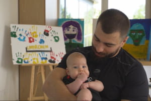 Вчиться ходити разом із донечкою: історія бійця, який втратив частину кінцівки на фронті