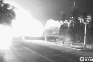 Поліцейські показали момент влучання російської ракети по Запоріжжю