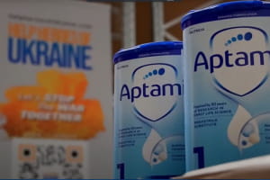 Через війну є дефіцит на спеціальне дитяче харчування: суміші передали американські благодійники – подробиці