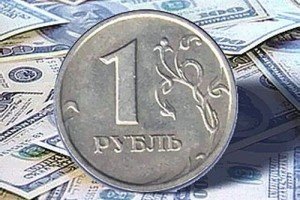 Російський рубль оновив рекорд зниження курсу, нафта також дешевшає