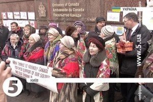 Українці влаштували нову акцію подяки Канаді за допомогу