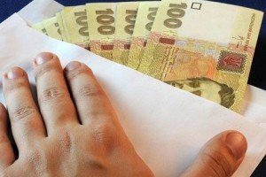 Військового медика спіймали на хабарі в 10 тис. грн