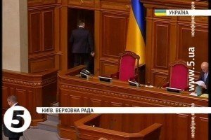 В Раді оголосили перерву - нардепи пішли на консультації