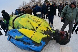 Міліція побачила у новомосковському "ленінопаді" "умисне пошкодження майна"